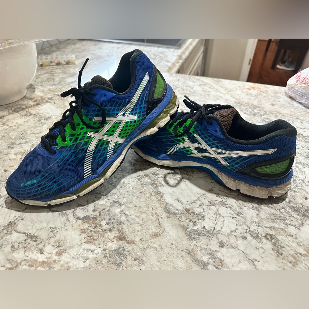 Men’s Size 11 ASICS Gel-Nimbus 17 running shoes
